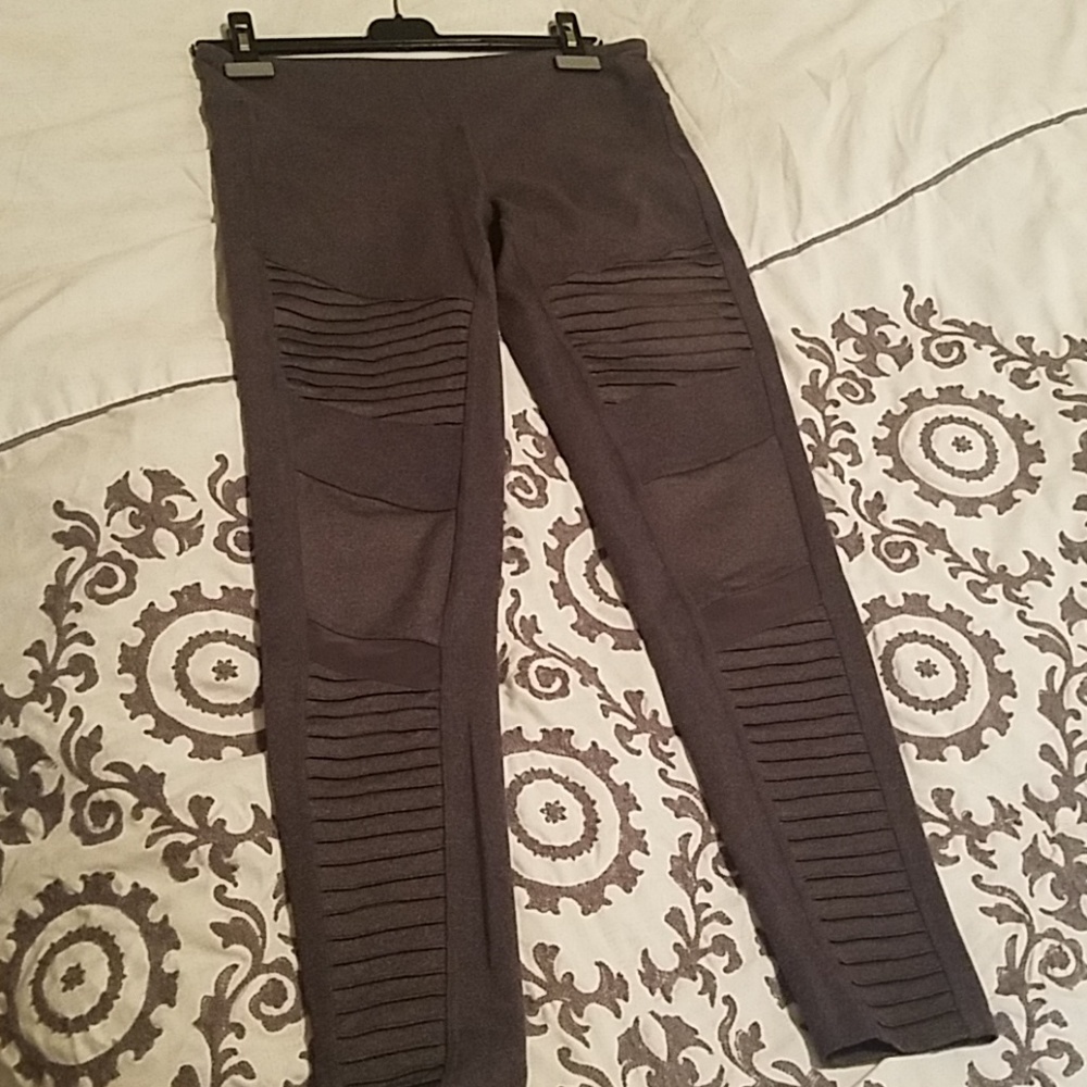 Alo yoga motto leggings